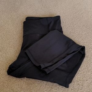 All In Motion black Large Capri Leggings Pocket